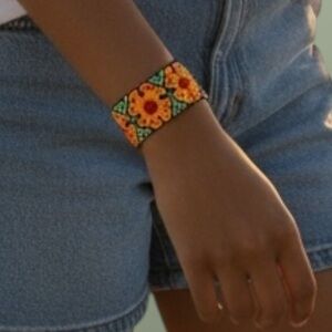 Floral glass Beaded Bracelet from Ecuador 🇪🇨